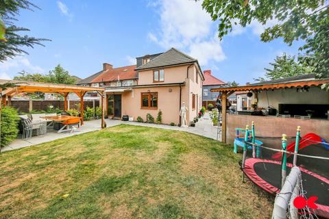 4 bedroom semi-detached house for sale, Homestead Road, Dagenham RM8