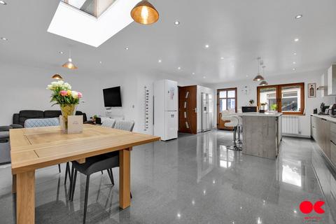 4 bedroom semi-detached house for sale, Homestead Road, Dagenham RM8