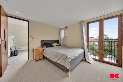 4 bedroom semi-detached house for sale, Homestead Road, Dagenham RM8