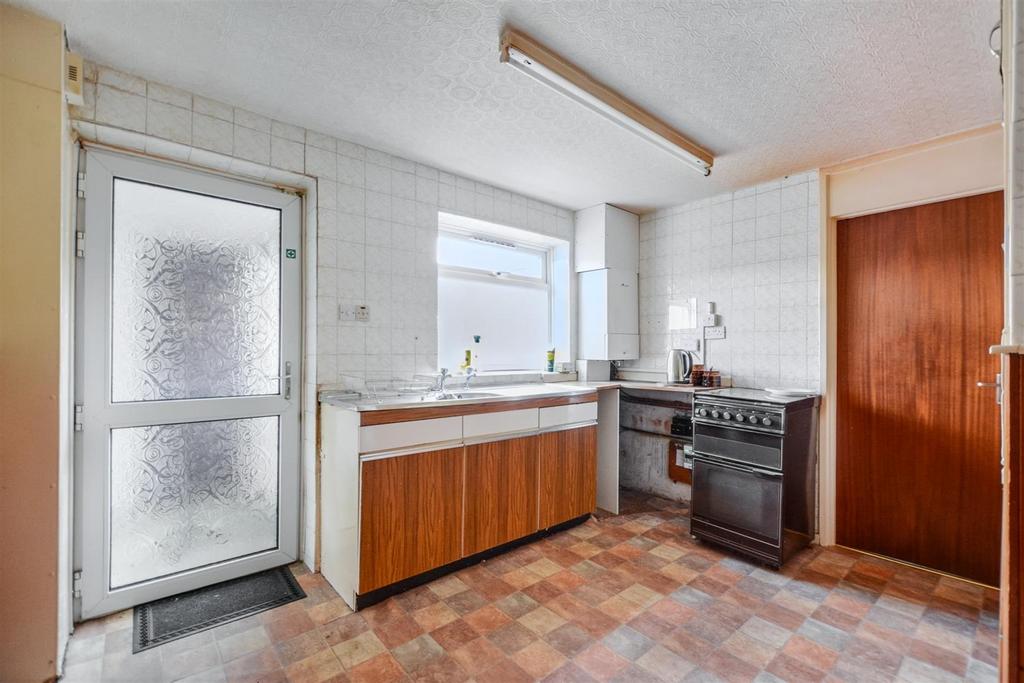 Kitchen 2.jpeg