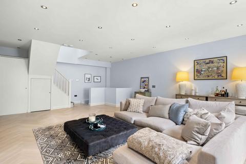 undefined, Devonport Mews, London, W12