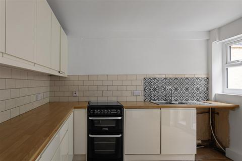 2 bedroom end of terrace house to rent, Kyme Street, York