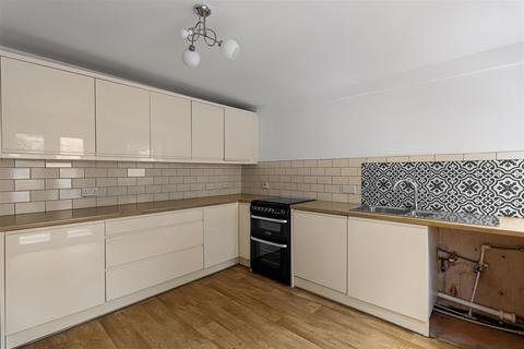 2 bedroom end of terrace house to rent, Kyme Street, York