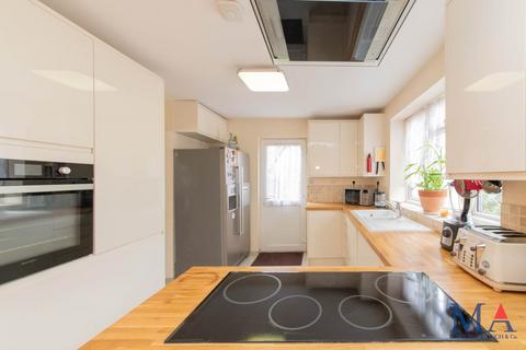 125 Hartforde Road, Borehamwood, WD6 5JR
