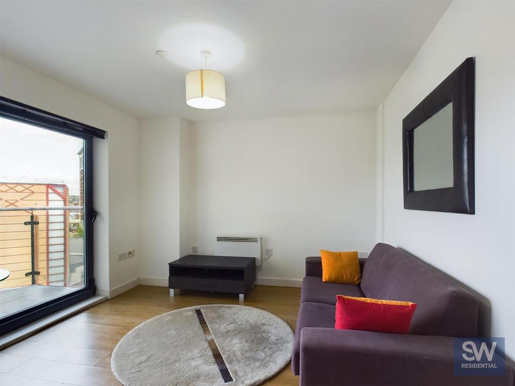 CAM01395 G0-PR0150-STILL004.jpg