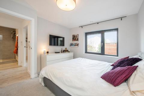 1 bedroom flat for sale, Devonshire House, 50 Putney Hill, London