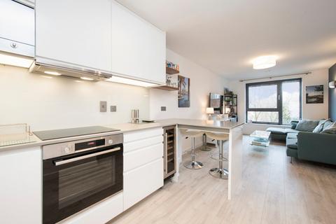 1 bedroom flat for sale, Devonshire House, 50 Putney Hill, London