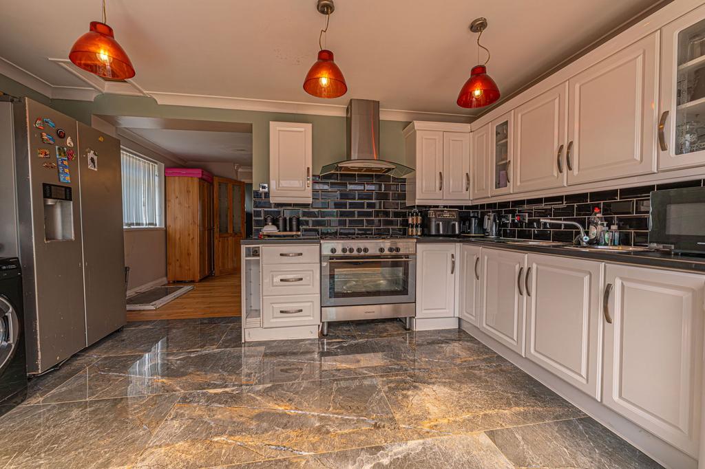 Kitchen/Sun Room