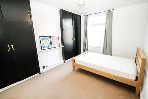 2 bedroom terraced house to rent, Christ Church Avenue, Armley, Leeds, LS12