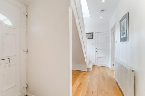 1 Yewlands Close, Banstead, SM7 3DB