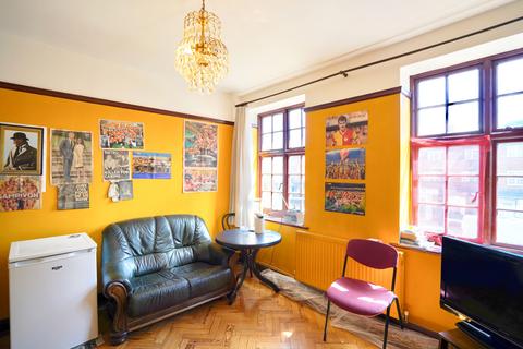 2 bedroom flat for sale, Falloden Way, London NW11