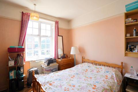 2 bedroom flat for sale, Falloden Way, London NW11
