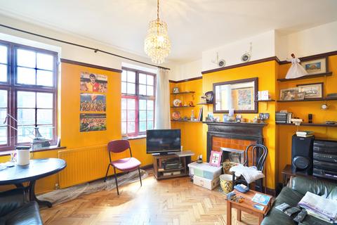 2 bedroom flat for sale, Falloden Way, London NW11
