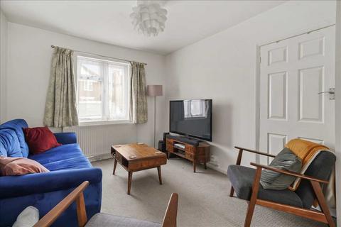 2 bedroom terraced house to rent, Hawkes Road, Mitcham