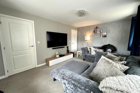 3 bedroom end of terrace house to rent, Constantine Way, Bilston WV14