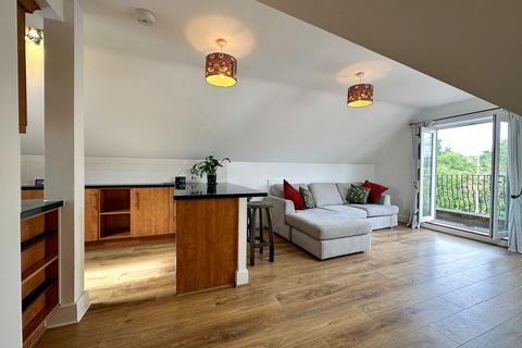 2 bedroom flat to rent, Eynsham Road, Botley, Oxford, OX2