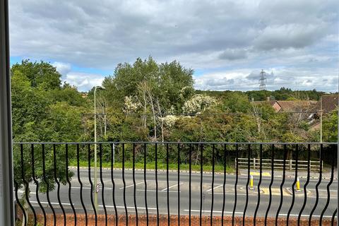 2 bedroom flat to rent, Eynsham Road, Botley, Oxford, OX2