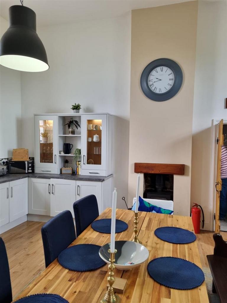 Kitchen 2.jpg