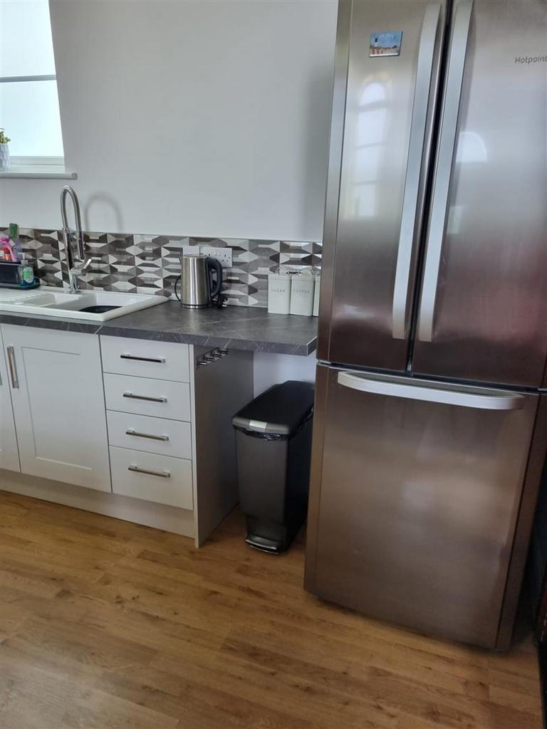 Kitchen 1 .jpg