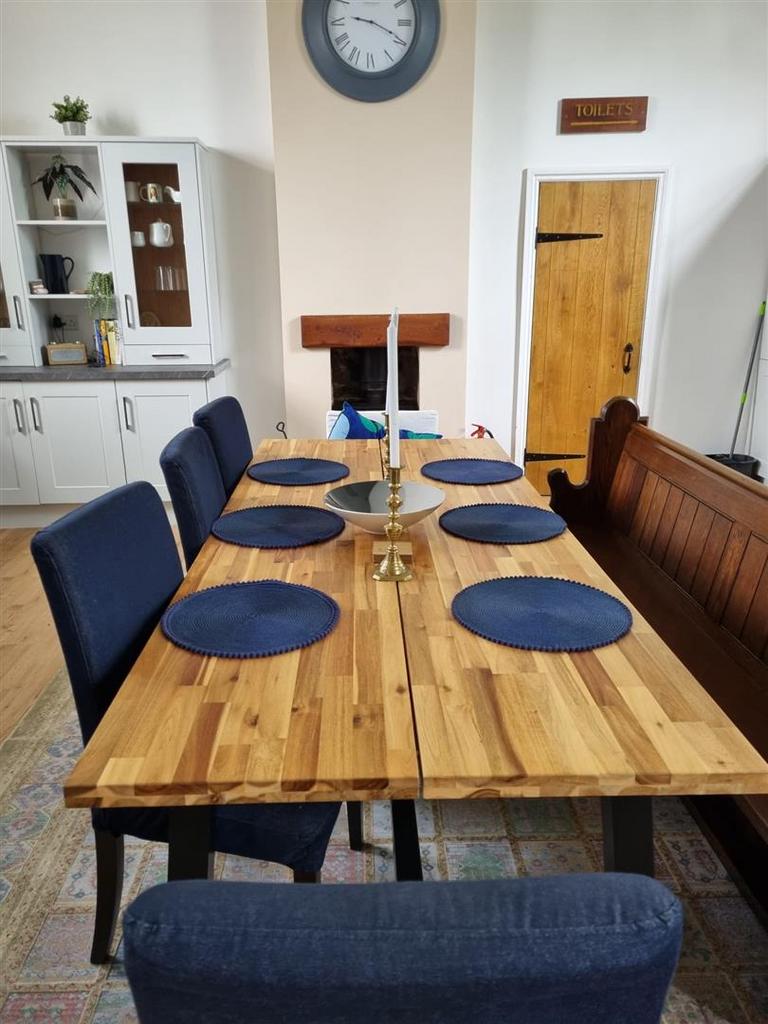 Kitchen table 2.jpg