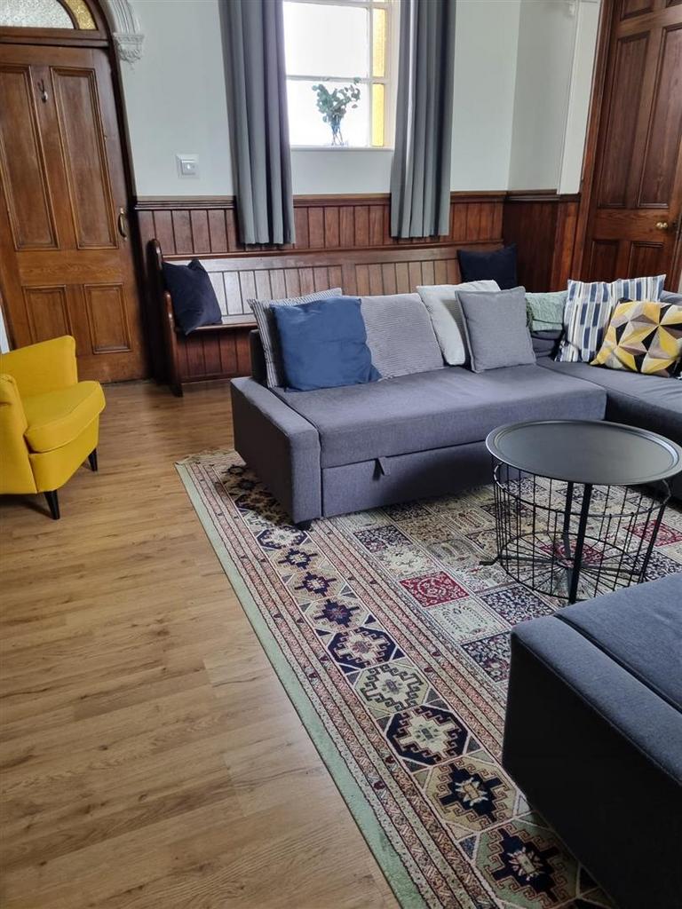 Lounge 3.jpg