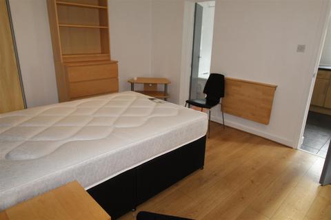 Studio to rent, Shakespeare Street, Coventry