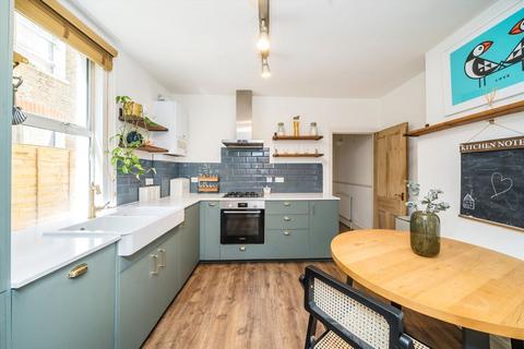 2 bedroom maisonette for sale, Avarn Road, London SW17