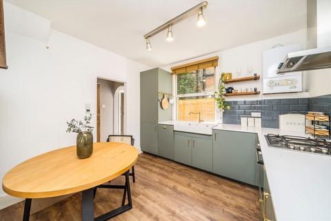 2 bedroom maisonette for sale, Avarn Road, London SW17