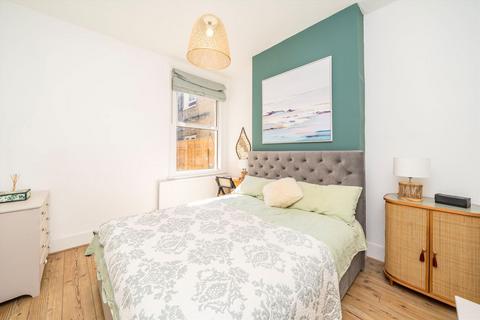 2 bedroom maisonette for sale, Avarn Road, London SW17