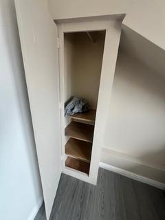 Studio to rent, Dewsbury Road, Leeds LS11