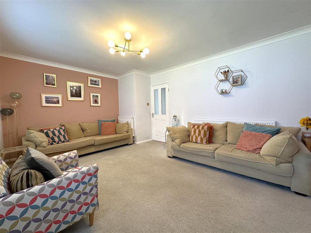 Lounge 8.