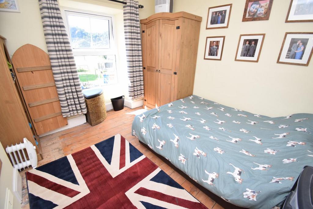 Bedroom 2.JPG