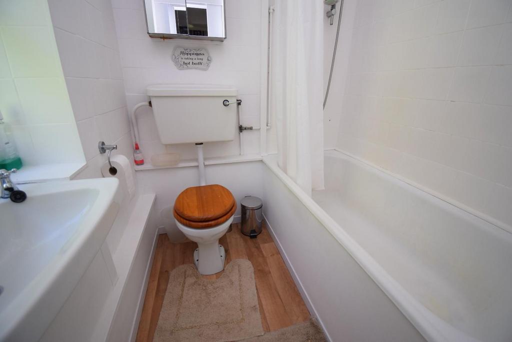 Bathroom.JPG