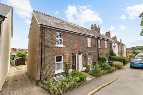 2 bedroom end of terrace house for sale, Gordon Road, Hailsham