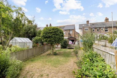 2 bedroom end of terrace house for sale, Gordon Road, Hailsham