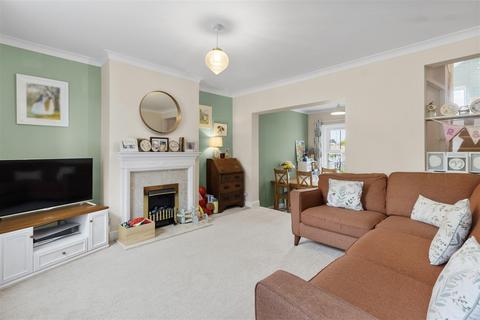 2 bedroom end of terrace house for sale, Gordon Road, Hailsham