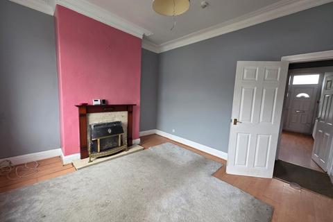 4 bedroom terraced house to rent, Rayleigh Street, BD4 7JR