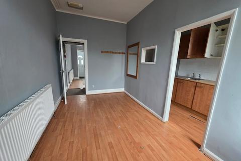 4 bedroom terraced house to rent, Rayleigh Street, BD4 7JR