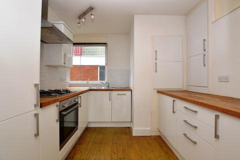 2 bedroom flat to rent, Lymer Avenue London SE19