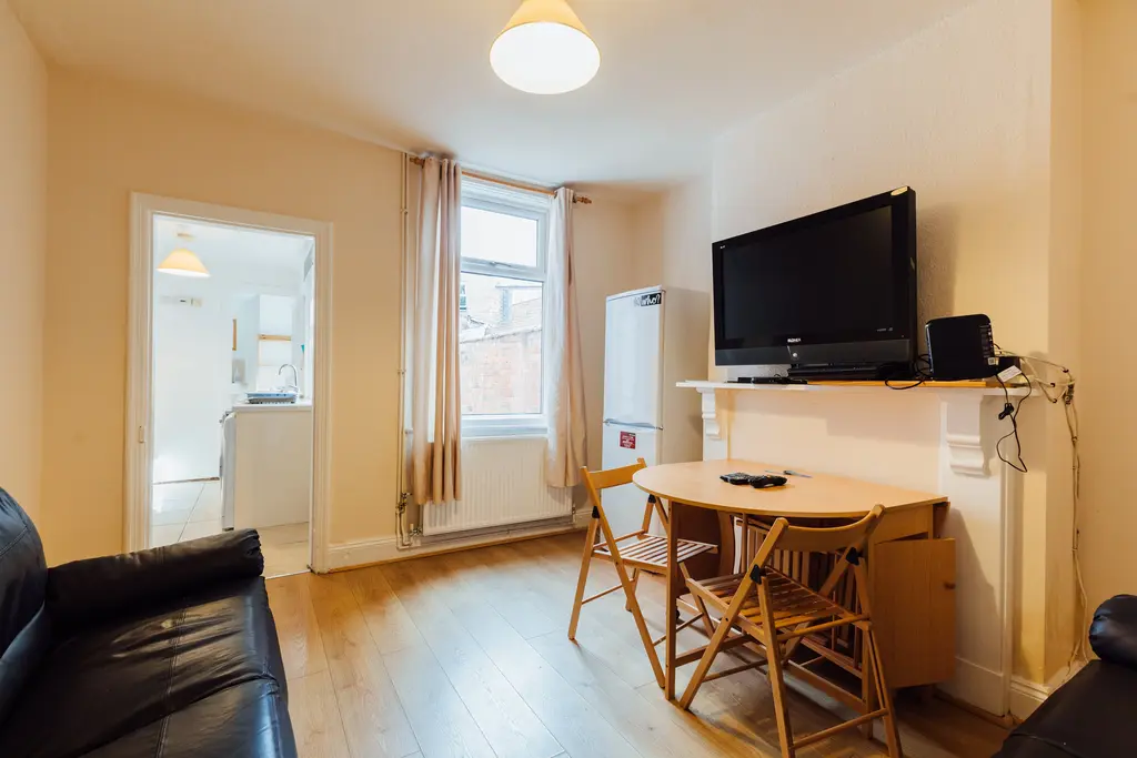 Bedford-street,-ln1-1na---4-bed-image-8.jpg