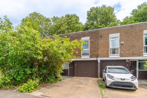 4 bedroom terraced house to rent, Hunters Way, East Croydon, Croydon, CR0