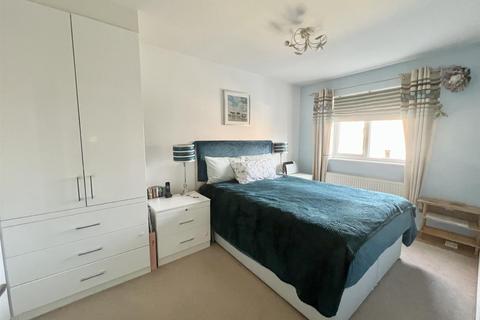 28 Quarles Park Road, Chadwell Heath, Romford, RM6 4DE