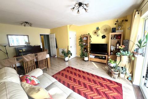 28 Quarles Park Road, Chadwell Heath, Romford, RM6 4DE