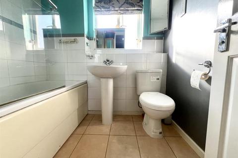 28 Quarles Park Road, Chadwell Heath, Romford, RM6 4DE