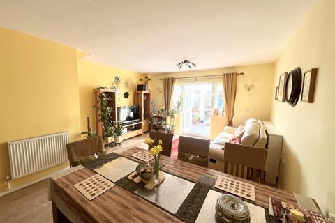 28 Quarles Park Road, Chadwell Heath, Romford, RM6 4DE