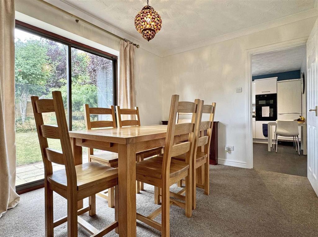 Dining Room b.jpg