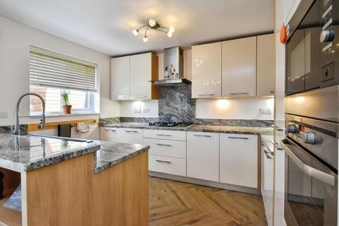 8 Clos Maes Rhedyn, Gorslas, Llanelli, SA14 6SG