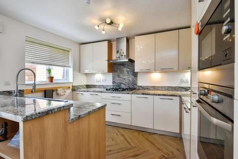 8 Clos Maes Rhedyn, Gorslas, Llanelli, SA14 6SG