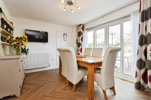 8 Clos Maes Rhedyn, Gorslas, Llanelli, SA14 6SG