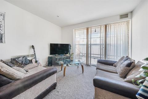 2 bedroom flat for sale, Waterfront Walk, Birmingham